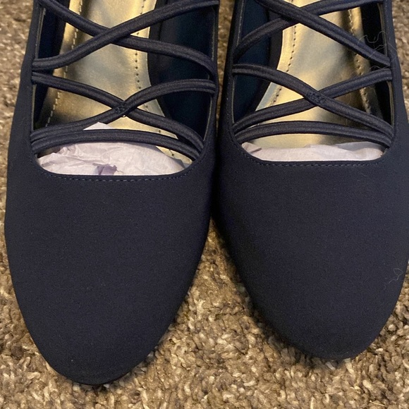 Dressbarn Women’s Navy Blue Strappy Heels sz 9 NIB - Picture 3 of 7